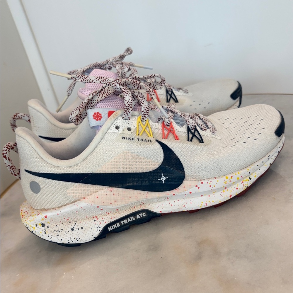 Nike Trail Athletic Shoes - Cream and Black